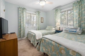 3 Schlafzimmer, Schreibtisch, Bügeleisen/Bügelbrett, WLAN