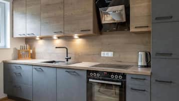 Cabin Exclusive | Bếp riêng | Ấm điện, dụng cụ nấu nướng/bát dĩa/dao nĩa