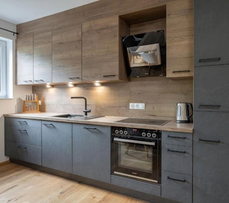 Exclusive Cabin | Private kitchen | Electric kettle, cookware/dishes/utensils
