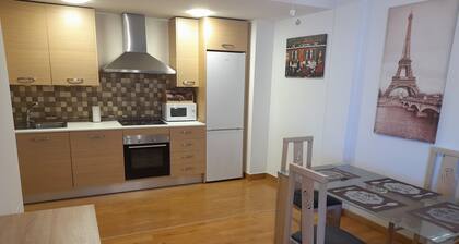 1F Apto Moderno, 80m2, 2 Dorm, 4 Huéspedes Aire Acond, Wifi