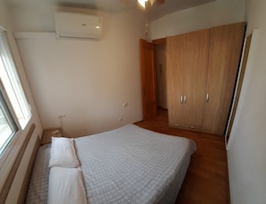 2 bedrooms, iron/ironing board, WiFi, bed sheets - 1F Apto Moderno, 80m2, 2 Dorm, 4 Huéspedes Aire Acond, Wifi (La Línea de la Concepción)