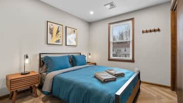 5 bedrooms, iron/ironing board, free WiFi, bed sheets