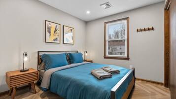 5 bedrooms, iron/ironing board, free WiFi, bed sheets