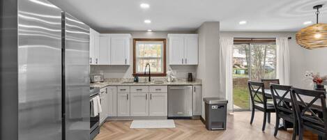 Frigorífic, microones, forn i placa de cuina