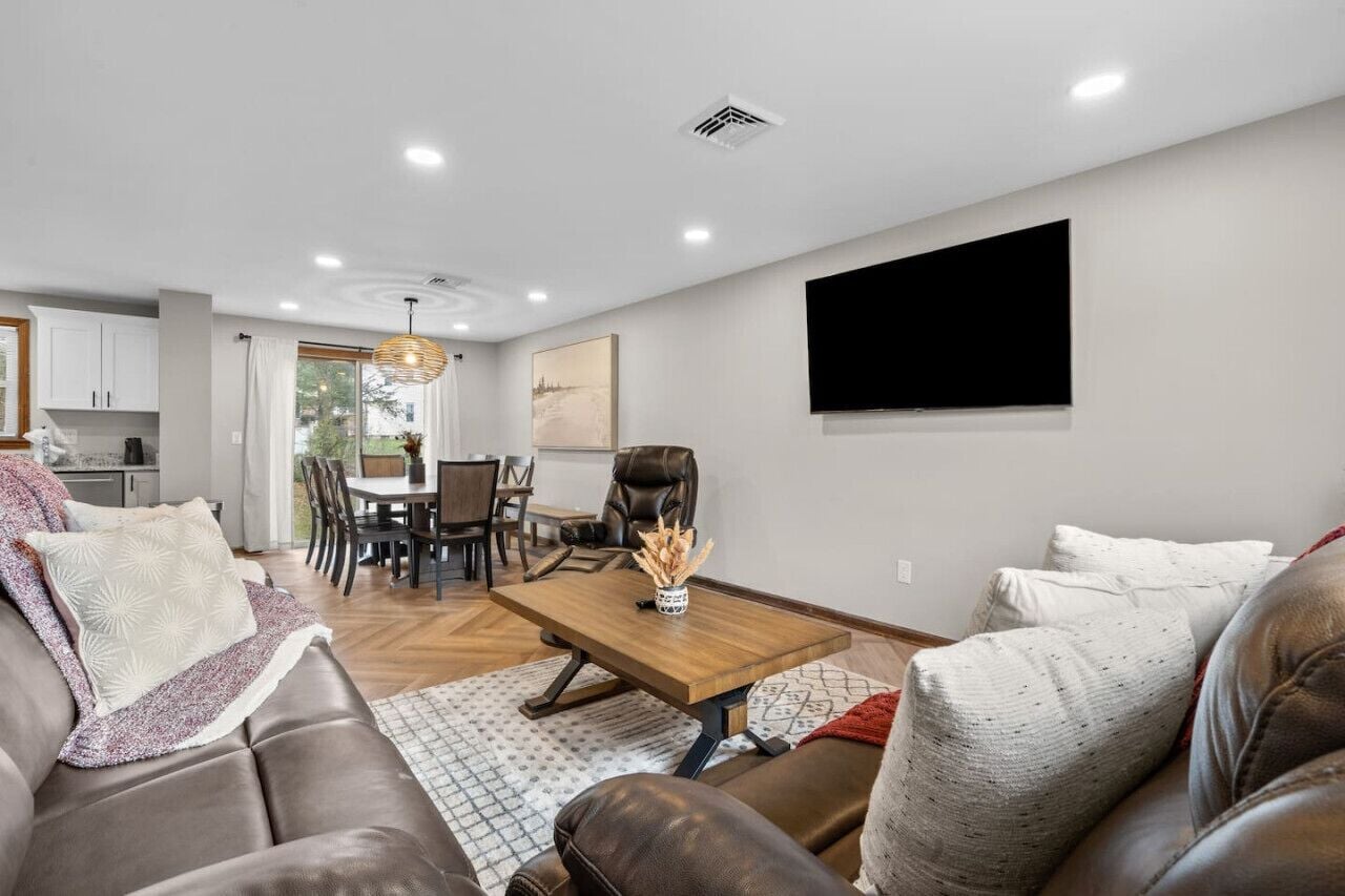 #29 - Modern 5 Bedroom/2 Bath - Middletown, CT