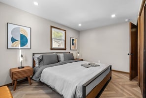 5 bedrooms, iron/ironing board, free WiFi, bed sheets - #29 - Modern 5 Bedroom/2 Bath (Middletown)