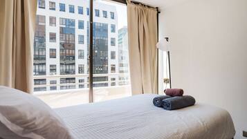 2 habitaciones, tabla de planchar con plancha, wifi y ropa de cama