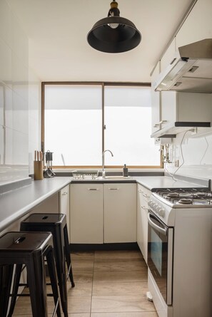 Refrigerador, microondas, horno, placa de cocina