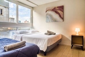 2 bedrooms, desk, iron/ironing board, WiFi