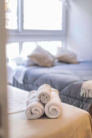 2 bedrooms, desk, iron/ironing board, WiFi - Modern 2BR 2BA Flat | Steps from Costanera Center (Santiago)