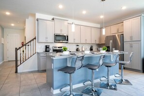 6 bedrooms, desk, iron/ironing board, Internet - Splendid 5Bd w Pool at Solara Resort 2154 (Kissimmee)