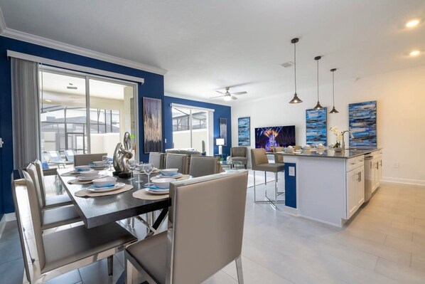 Căn hộ | 4 phòng ngủ, bàn, bàn ủi/dụng cụ ủi quần áo