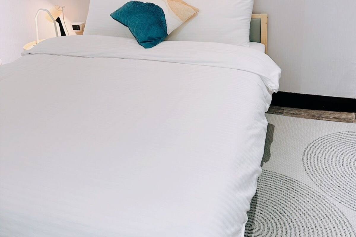 Design Double Room | WiFi (free), bed sheets
