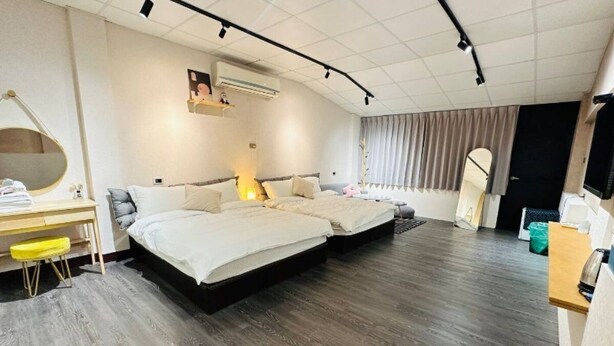 Comfort Quadruple Room | WiFi (free), bed sheets - Hsu's Place (Tainan)