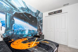 Apartment | 4 bedrooms, desk, iron/ironing board, Internet