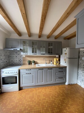 Refrigerador, microondas, horno, lavavajillas