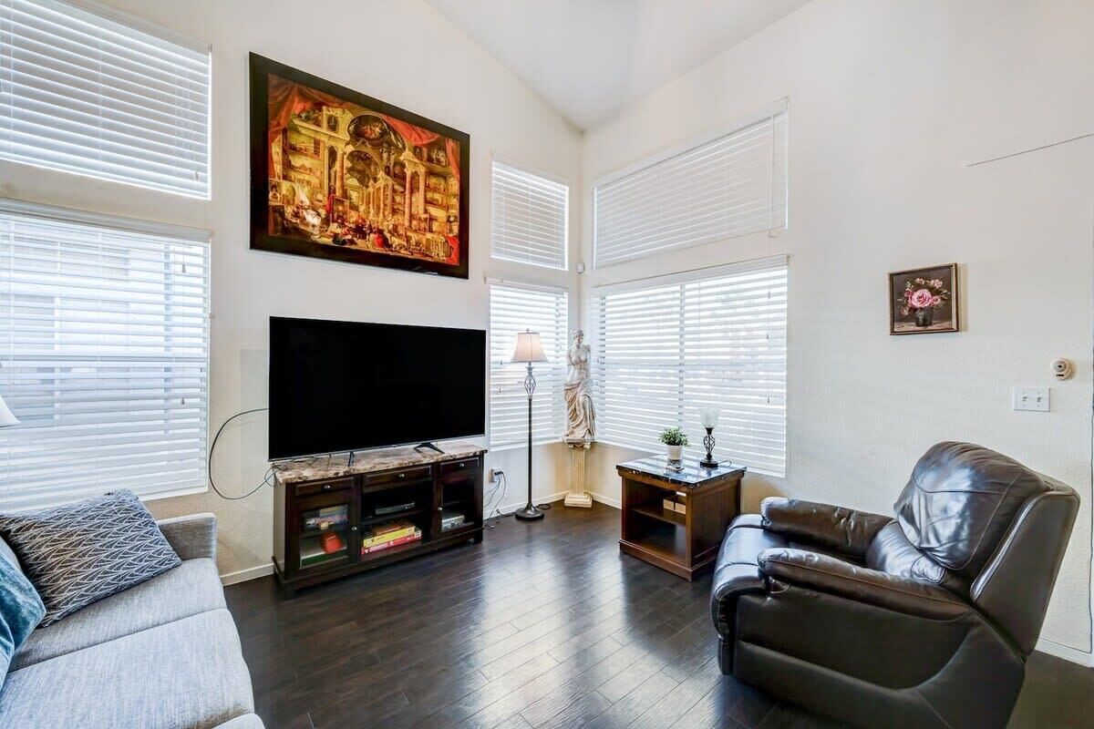 Chic Vegas Retreat: Near Top Attractions - Las Vegas, NV