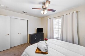 2 chambres, fer et planche à repasser, Wi-Fi gratuit, draps fournis