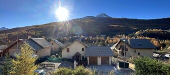 Spacious 4BR Home with Terrace, Garage & Parking - Sleeps 8 in Saint-Chaffrey, Serre-Chevalier