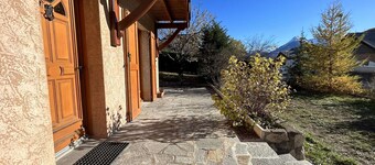 Spacious 4BR Home with Terrace, Garage & Parking - Sleeps 8 in Saint-Chaffrey, Serre-Chevalier