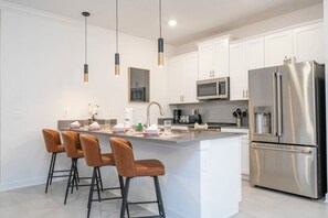 Apartment - Stunning 4 Bd w Pool Storey Lake Resort 2400 (Kissimmee)