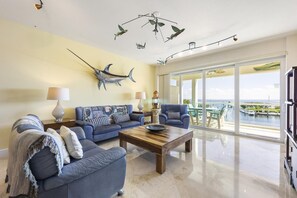 Fernseher, DVD-Player, Stereoanlage