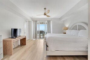 2 bedrooms, iron/ironing board, WiFi, bed sheets - Oceanfront 2BR/2.5BA Mariner's Club Villa 324 with Oasis Pool, Marina, Game Room & More (Key Largo)