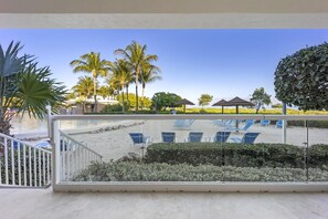 Property grounds - Oceanfront 2BR/2.5BA Mariner's Club Villa 512 with Oasis Pool, Marina, Game Room & More (Key Largo)