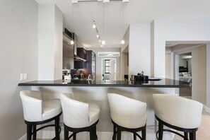 Interior - Oceanfront 2BR/2.5BA Mariner's Club Villa 533 with Oasis Pool, Marina, Game Room & More (Key Largo)