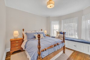 4 Schlafzimmer, Schreibtisch, Bügeleisen/Bügelbrett, Reisekinderbett