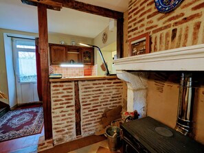 Jääkaappi, mikroaaltouuni, astianpesukone