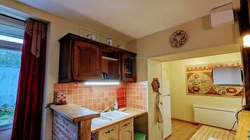 KĂŒhlschrank, Mikrowelle, GeschirrspĂŒler