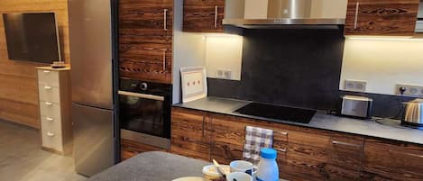 Fridge, microwave