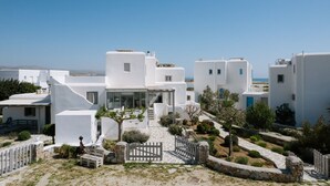 A coastal building complex with white architecture, a paved pathway, and a gate. - Hidden Gem, 2Br Family Villa, with Sea View | Naxos Mikri Vigla Beach (Naxos)