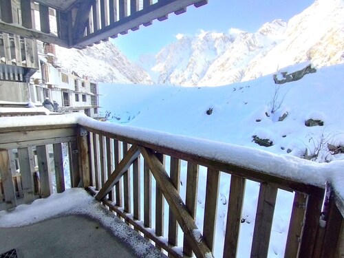 Cozy Studio Sleeps 4 with Balcony, Ski Locker, and Elevator in Piau-Engaly