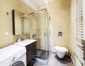 Bruser, hårtørrer, håndklæder