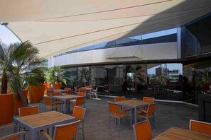 Outdoor dining - Beautiful Apartment In Plaza Residence Reforma (Ciudad de México)