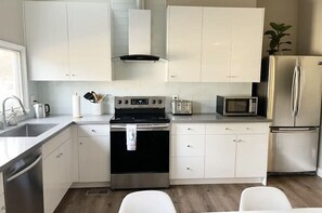 Micro-ondes, four, plaque de cuisson, lave-vaisselle