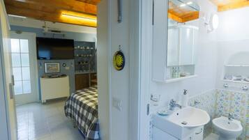 1 soverom, strykejern/-brett, wi-fi og sengetøy