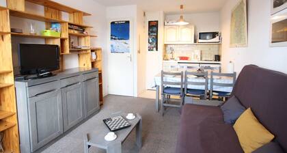 2-Bedroom + Cabin Apartment, Sleeps 6, Near Slopes, Balcony, Full Amenities