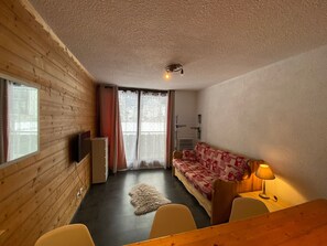 TV - Cozy studio near Linga cable car, with parking (Châtel)