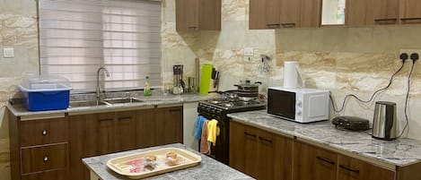 Căn hộ | Bếp riêng | Tủ lạnh, lò vi sóng, lò nướng, bếp nấu