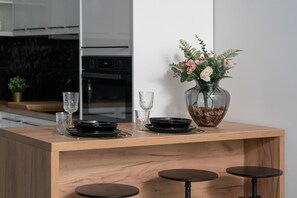 Mikrobølgeovn, ovn, oppvaskmaskin og kaffetrakter/tekoker