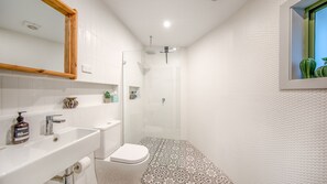 Shower, towels