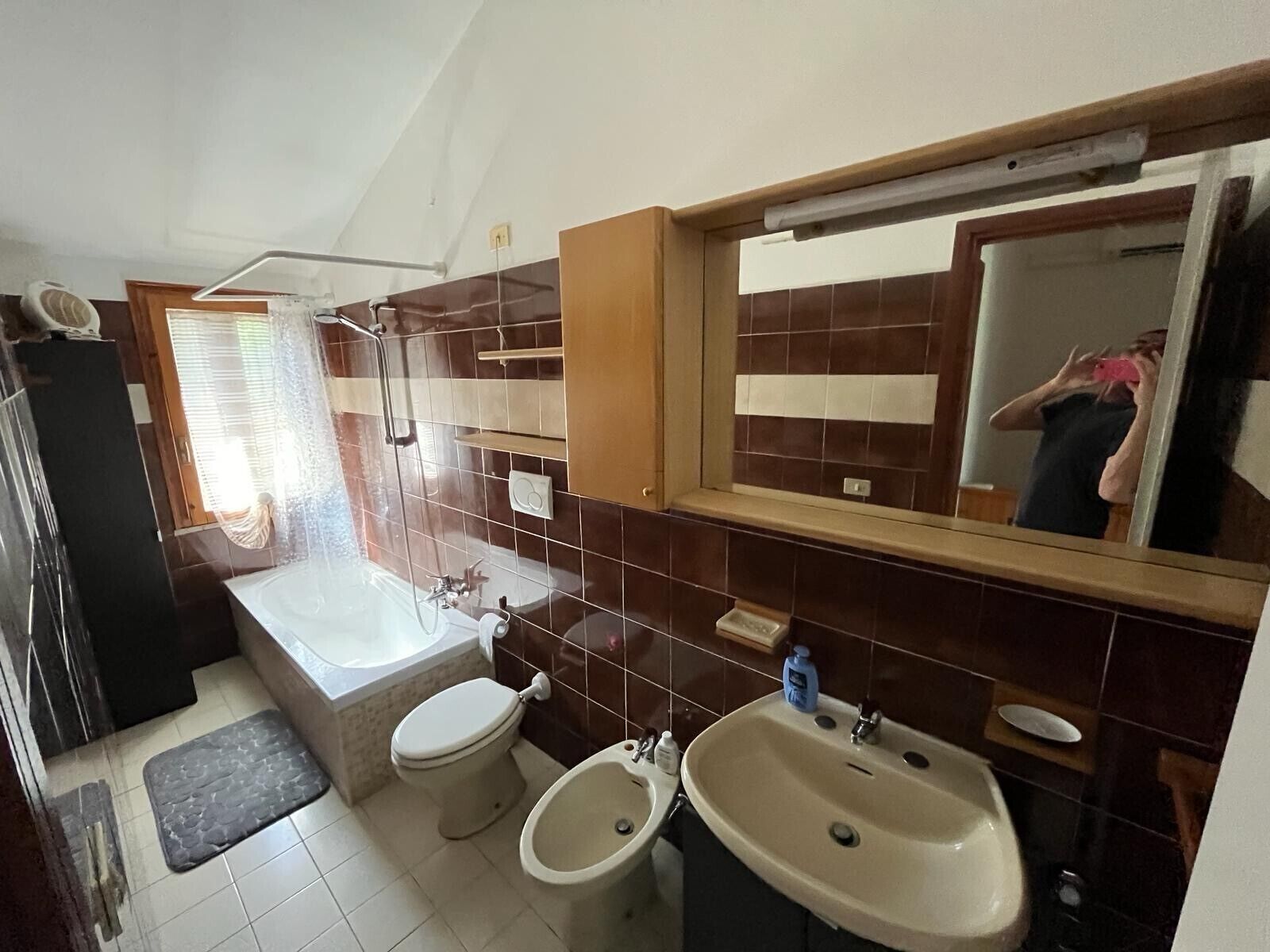 Bidet, towels, soap, toilet paper