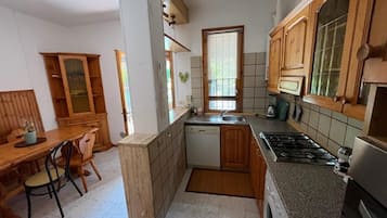 Kühlschrank, Ofen, Herdplatte, Wasserkocher