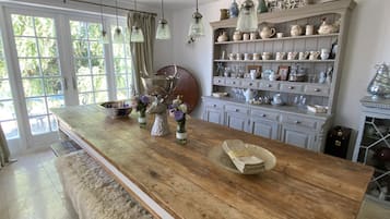 Rumah | Dapur pribadi | Lemari es, microwave, oven, dan kompor