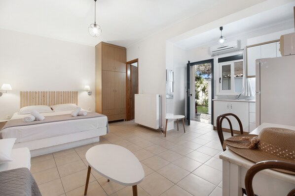 1 bedroom, free WiFi, bed sheets - Apartment 'Dionysia Room 4' with Private Garden, Wi-Fi and Air Conditioning (Lefkada)