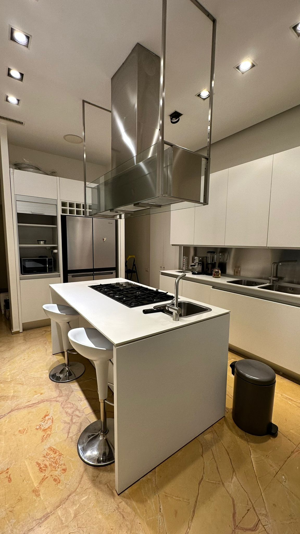 Refrigerador, microondas, horno, placa de cocina