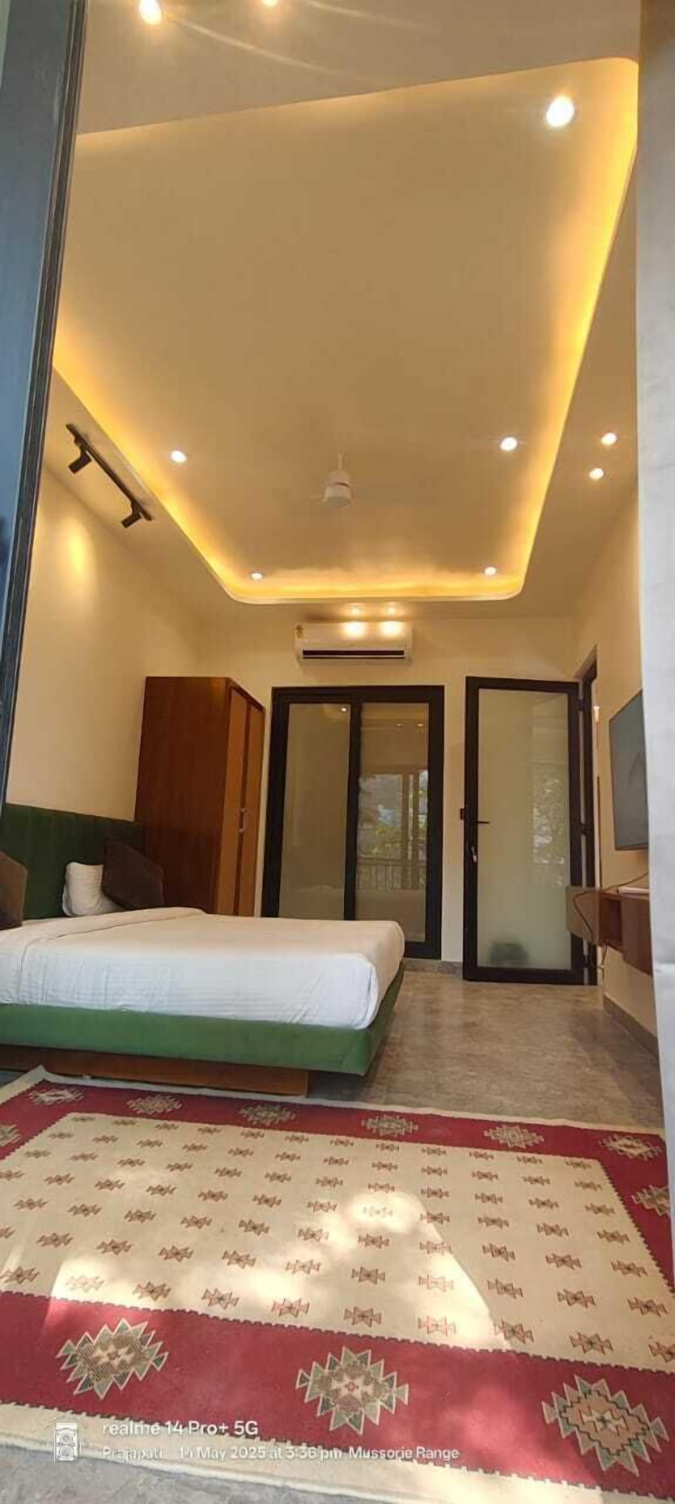 Luxury Villa, Balcony | Down comforters, in-room safe, iron/ironing board, free WiFi